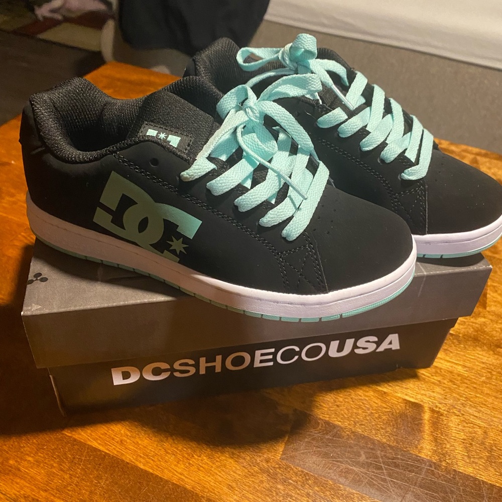 DC Shoes size 4 kids Girl